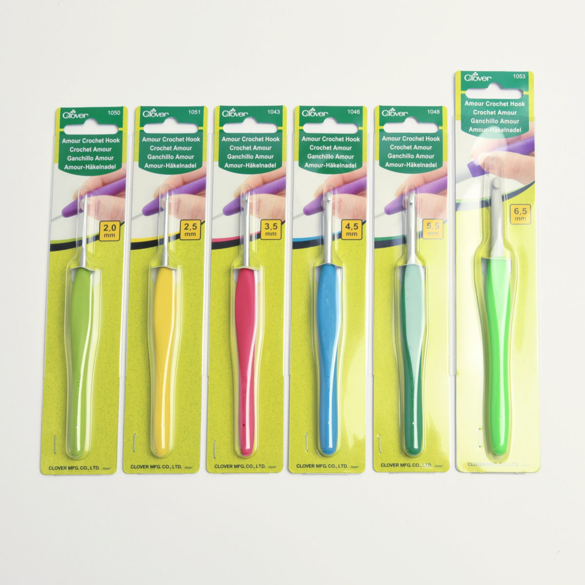 Clover Amour Crochet Hook — 2 mm / US 0