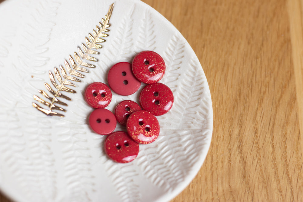 Lise Tailor - Flat button (Glitter) — 12mm / Red