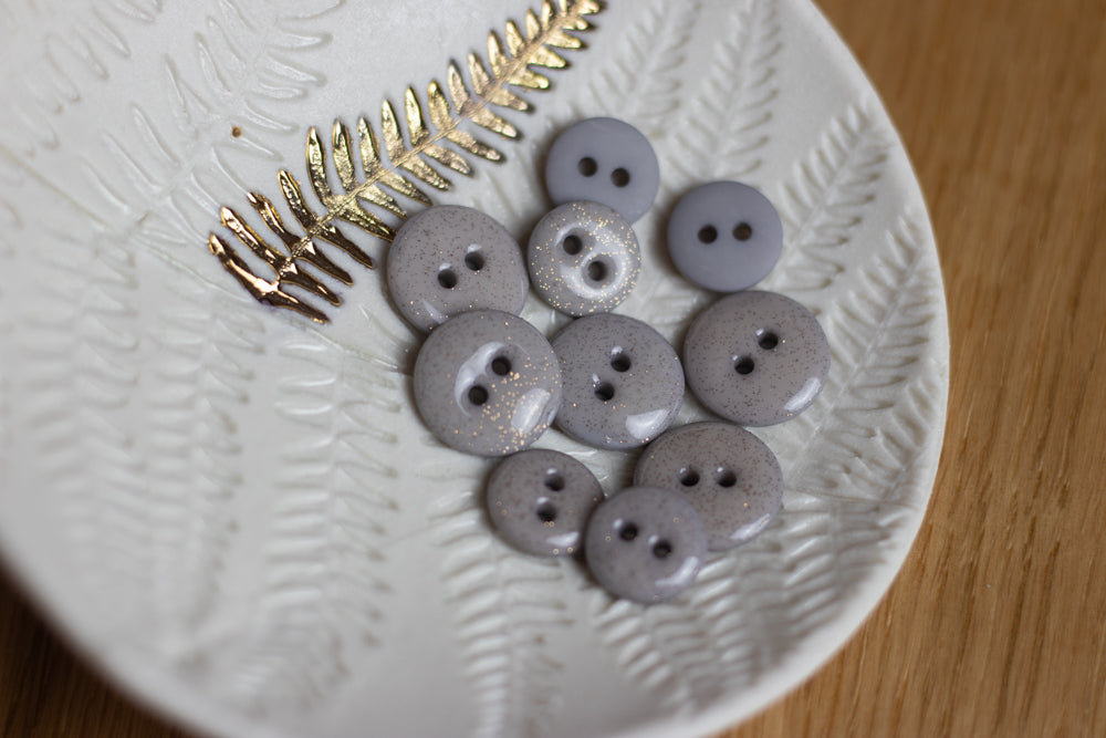 Lise Tailor - Flat button (Glitter) — 12mm / Grey