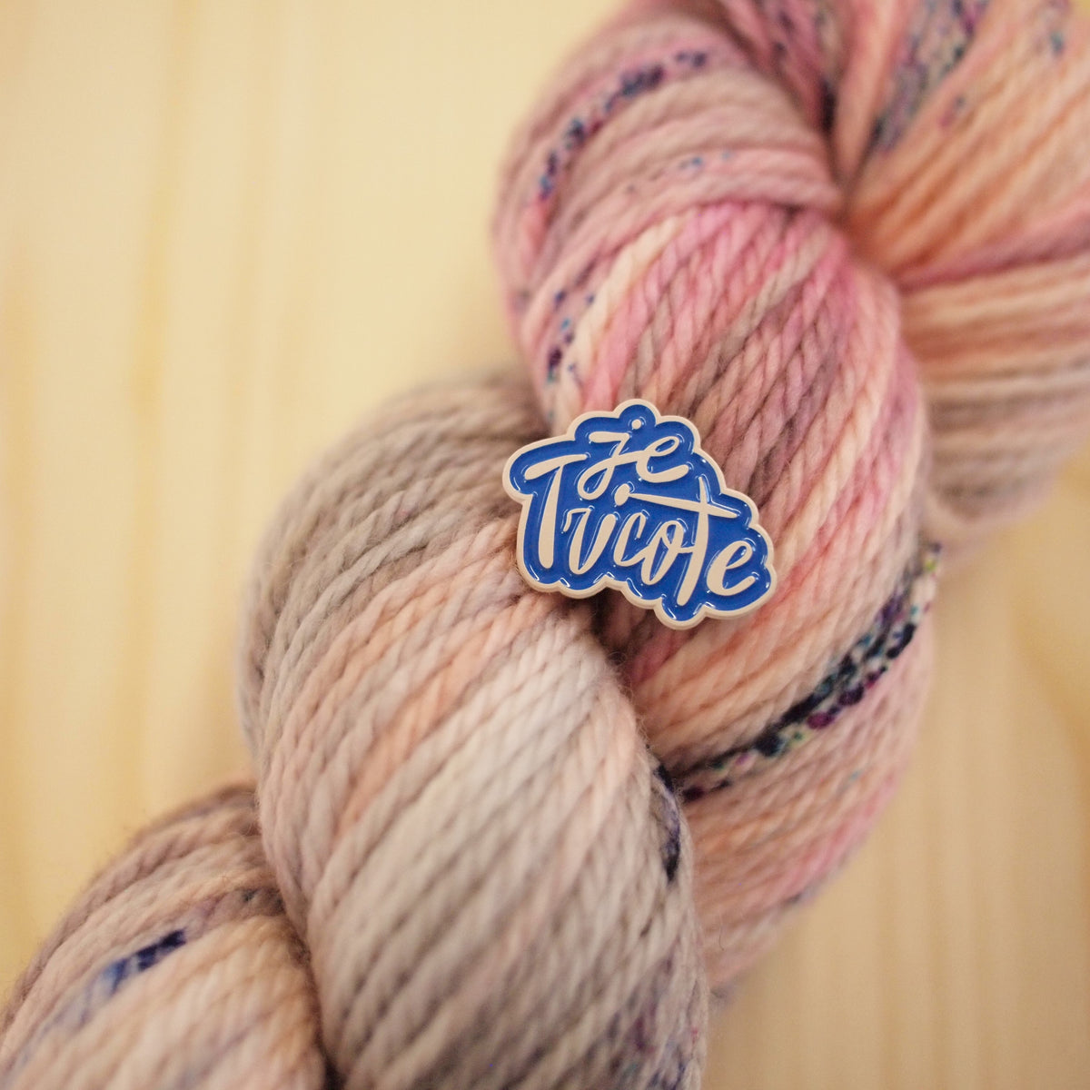 Je Tricote Pin for La Bien Aimée — Blue/White