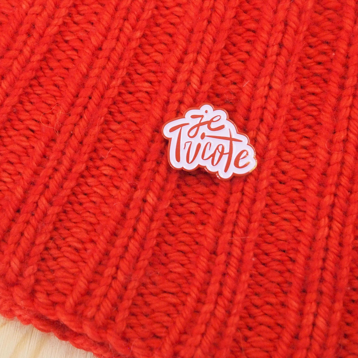 Je Tricote Pin for La Bien Aimée — Brick/Pink