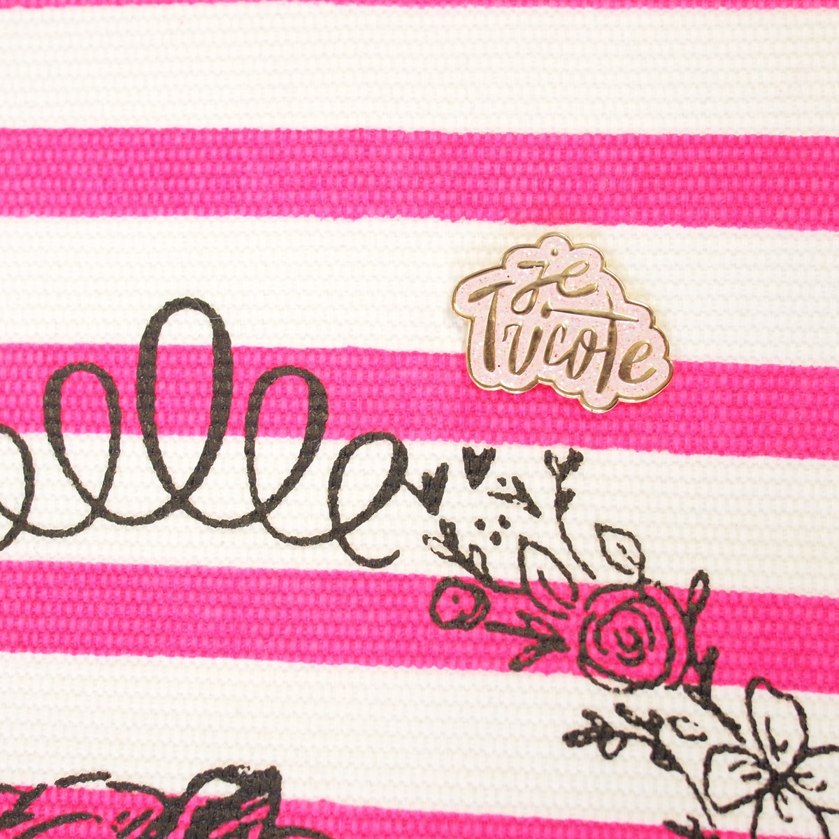 Je Tricote Pin for La Bien Aimée — Pink Glitter/Gold