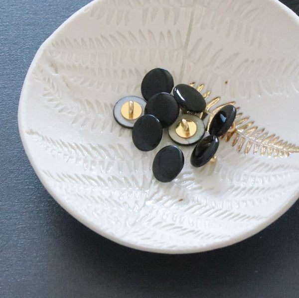 Lise Tailor - Shank Button (Mother of Pearl)