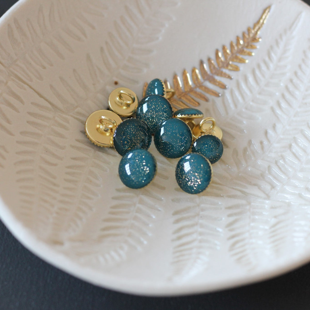Lise Tailor - Shank Button (Glitter) — 9mm / Green