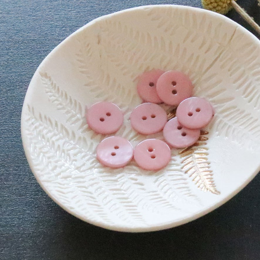 Lise Tailor - Flat button (Mother of Pearl) — 15mm / Rose
